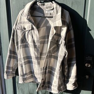 ONLY women’s shackled grey and White Plaid